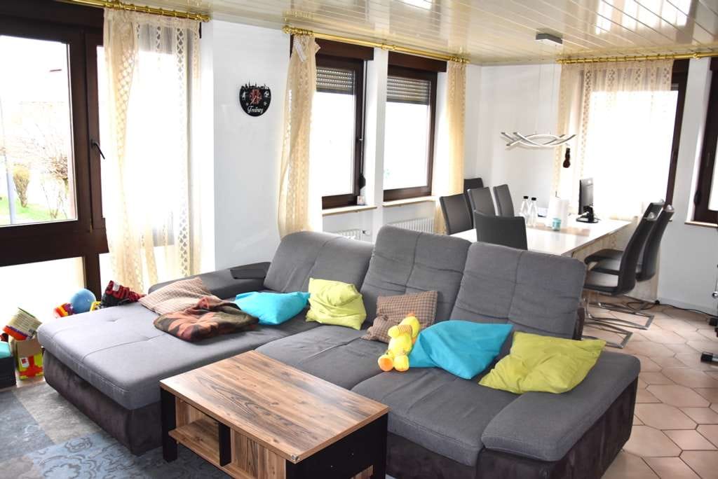 Immobilie in Ehningen - **Großzügige Familienwohnung mit 4,5-Zimmern in der Ortsmitte von Ehningen** - Bild 3