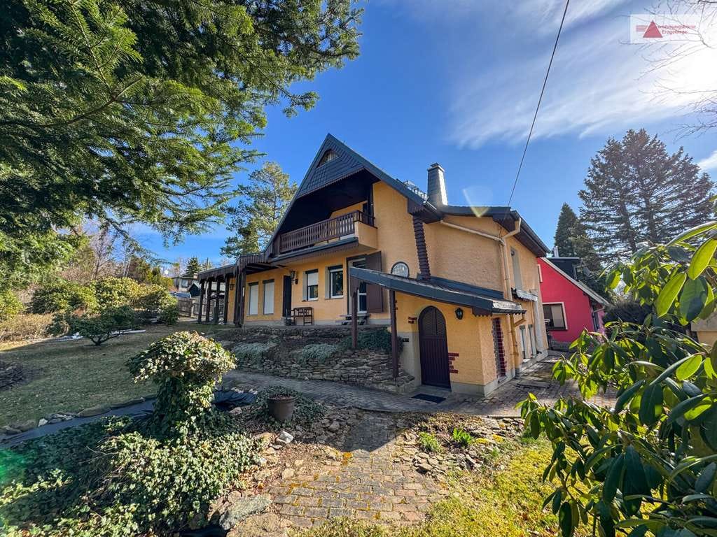 Immobilie in Lauter-Bernsbach - Ein Häuschen im Grünen! Einfamilienhaus in beliebter Lage von Lauter! - Bild 0
