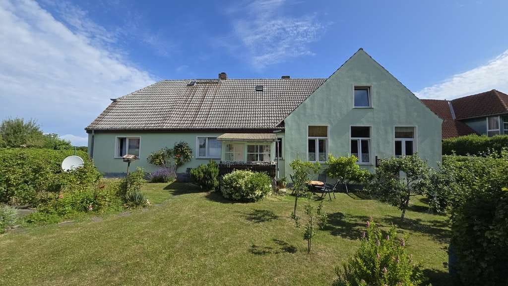 Immobilie in Putgarten - Repräsentatives Haus, ehem. Schule mit historischem Charme 8-Zimmer-Mehrfamilienhaus in Putgarten - Bild 0