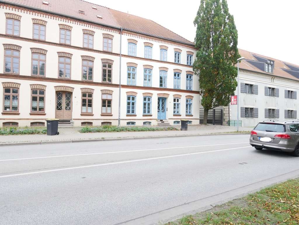 Immobilie in Wismar - Eindrucksvolles Mehrfamilienhaus in Hafennähe! *vollvermietet* - Bild 2