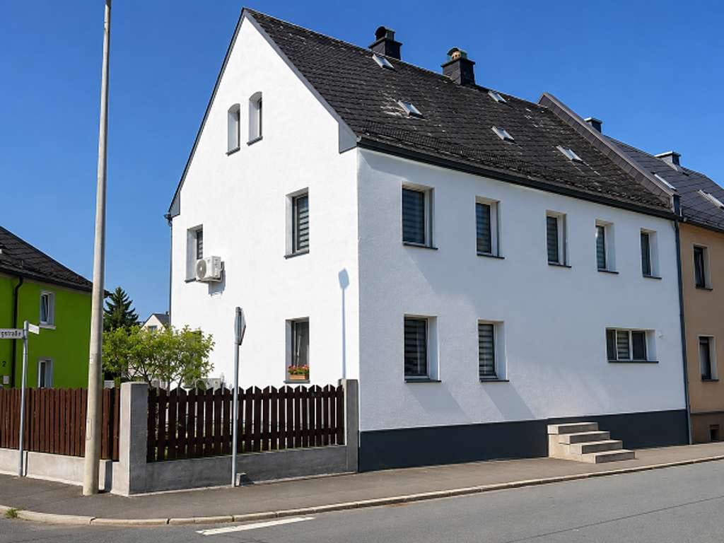 Immobilie in Selbitz - ***Gepflegtes Familienhaus mit Potenzial zum Mehrgenerationenwohnen*** - Bild 2
