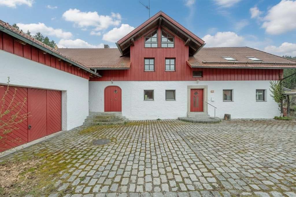 Immobilie in Perlesreut - Großzügiges Anwesen mit Galerie, Sauna, ELW, Südgarten und Doppelgarage - Bild 1