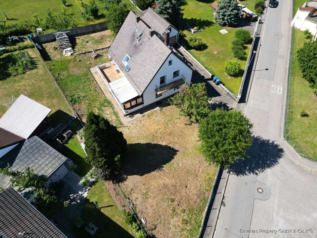 Immobilie in Geiselhöring - Viel Platz für die Familie: Zweifamilienhaus auf 970 m² Grundstück - Bild 2
