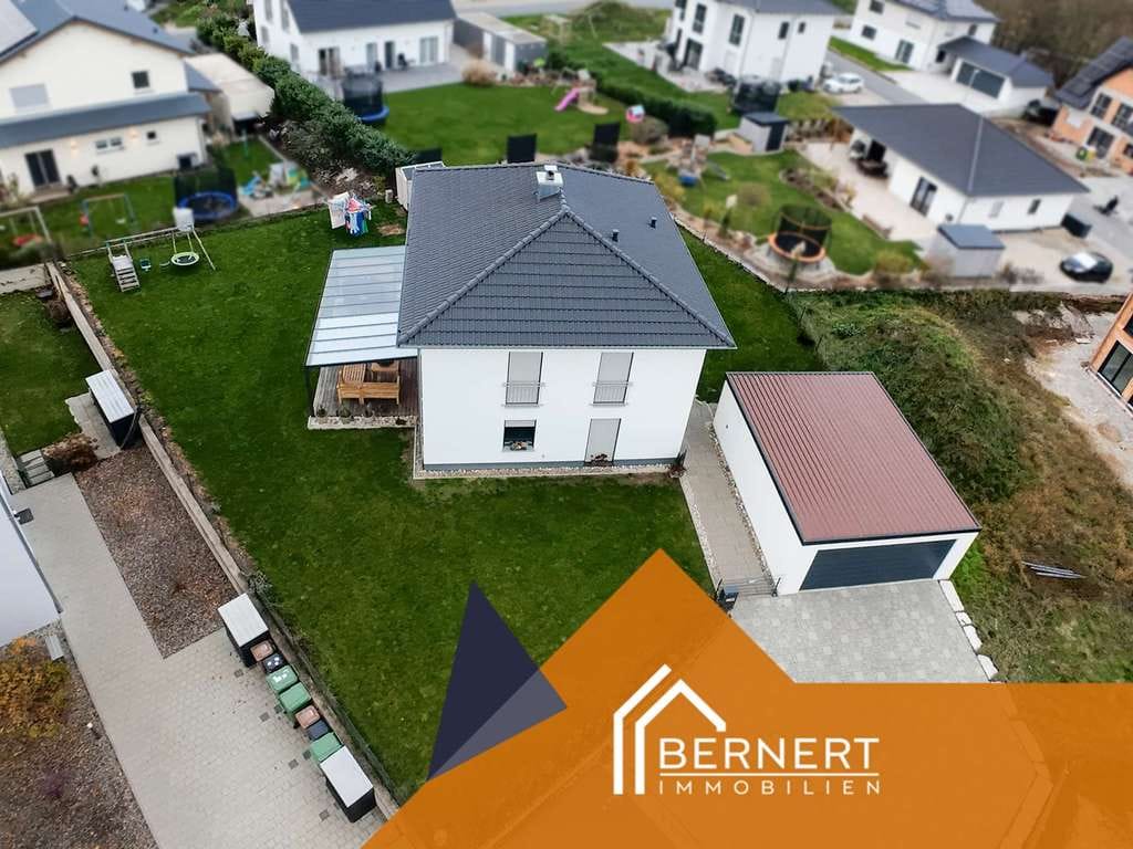 Immobilie in Wachenroth - Modernes Einfamilienhaus mit Doppelgarage – hochwertige Bauweise & zeitgemäßer Wohnkomfort - Bild 1