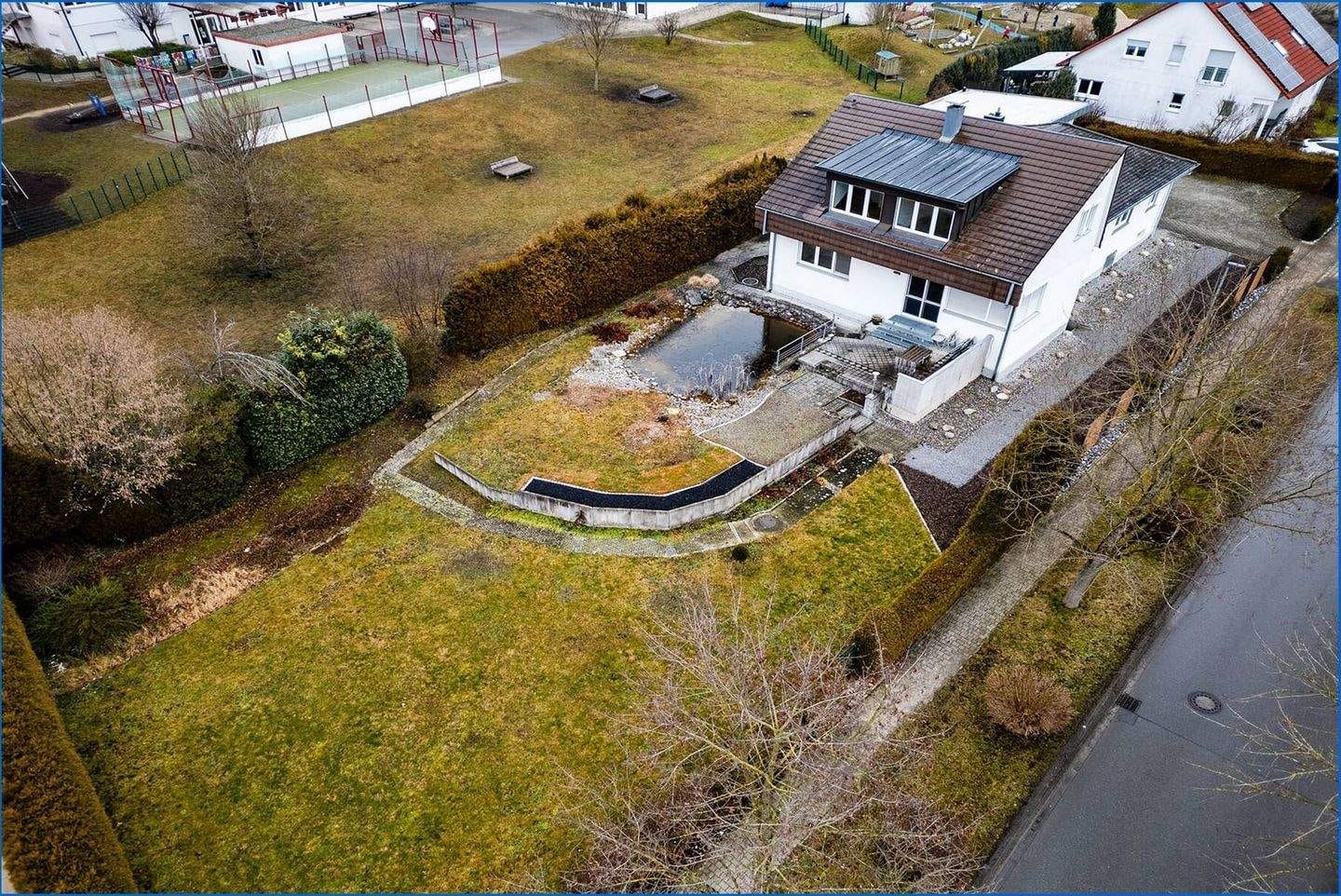 Immobilie in Orsingen-Nenzingen - Nenzingen: Großz., attrakt. Einfamilienhaus m. groß. Garten (1480 qm), inkl. separatem Baugrundstück - Bild 1
