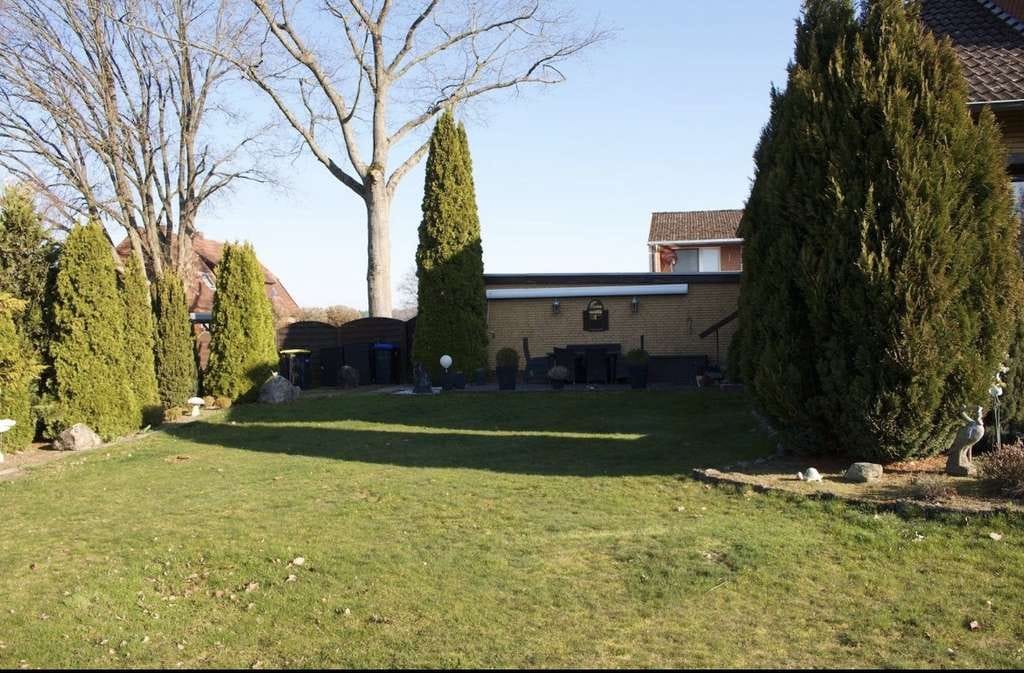 Immobilie in Adendorf - Doppelhaushälfte mit Einliegerwohnung und Garten in ruhiger Lage - Bild 1