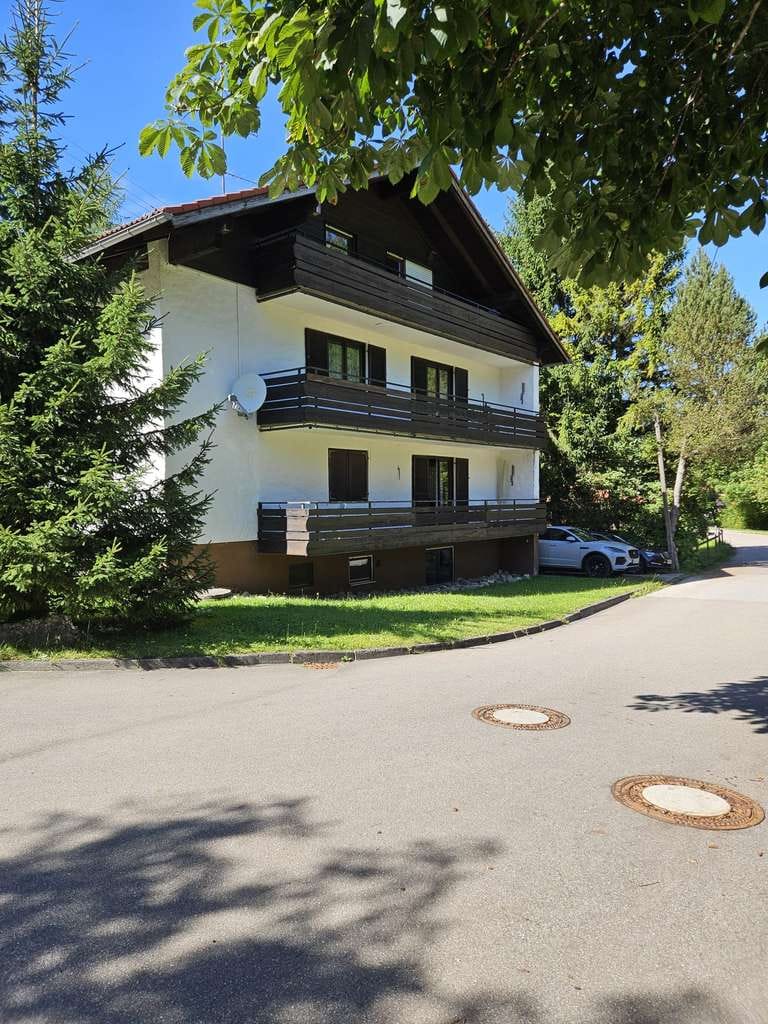 Immobilie in Bad Hindelang - Charmantes 2,5-Zimmer Dachgeschoss-Apartment in Bad Hindelang - Bild 1