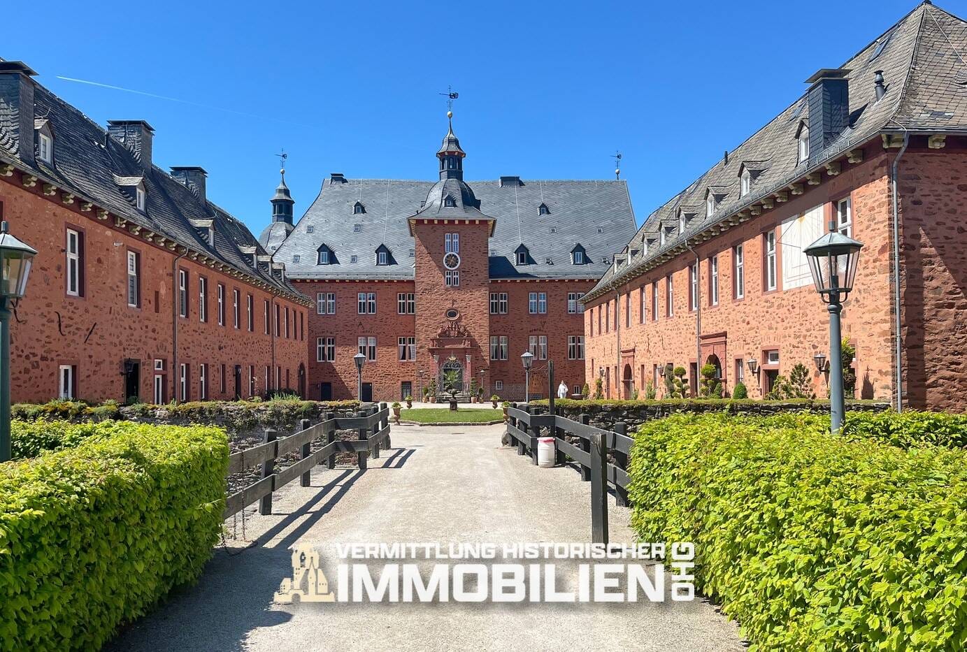 Immobilie in Kirchhundem - Wohnen im Gewölbe - Stil trifft Geschichte in Schloss Adolfsburg - Bild 1