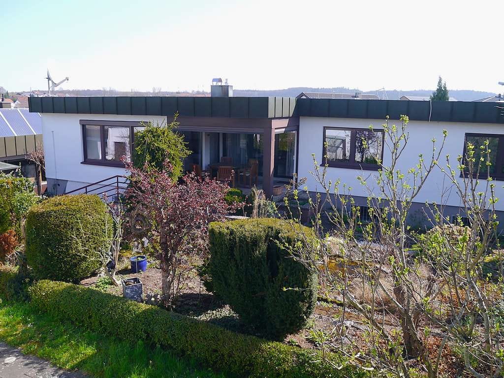 Immobilie in Oberboihingen - Einfamilienhaus mit Doppelgarage in ruhiger Lage von Oberboihingen - Bild 1