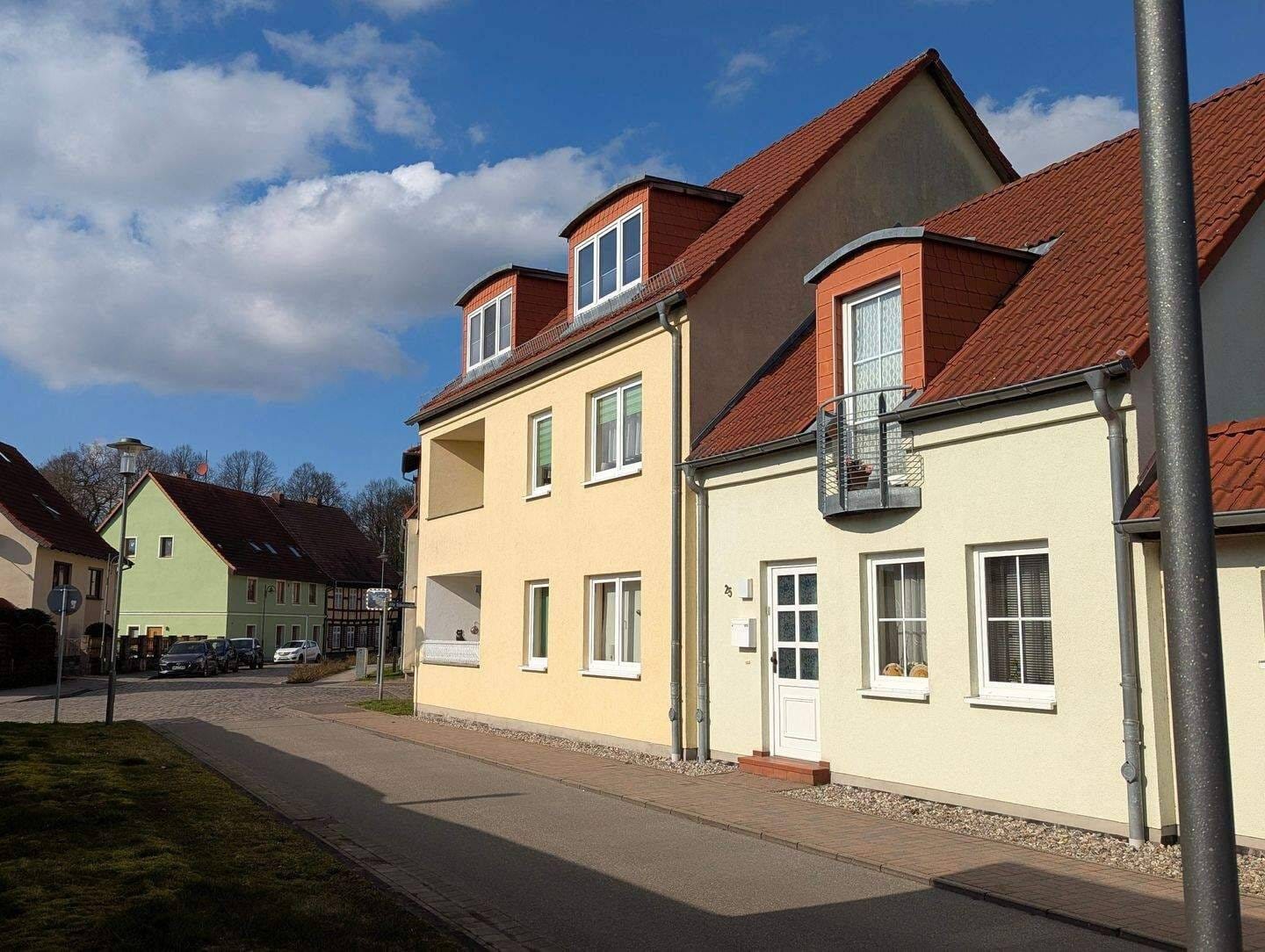 Immobilie in Stavenhagen -  2-Zimmer Dachgeschoßwohnung Wohnung mit offener Küche und Duschbad - Bild 0