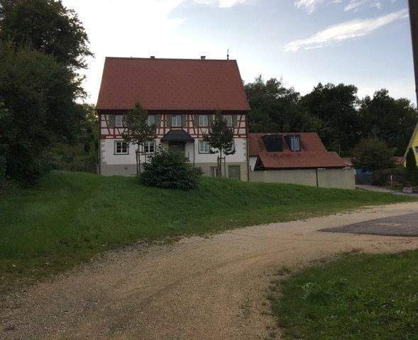Immobilie in Inzigkofen - "Eine Liebe fürs Leben: Ihr besonderes Zuhause für Sie und Ihre Familie - am Tor zum Donautal, umgeben von sonniger, grüner Natur." - Bild 3