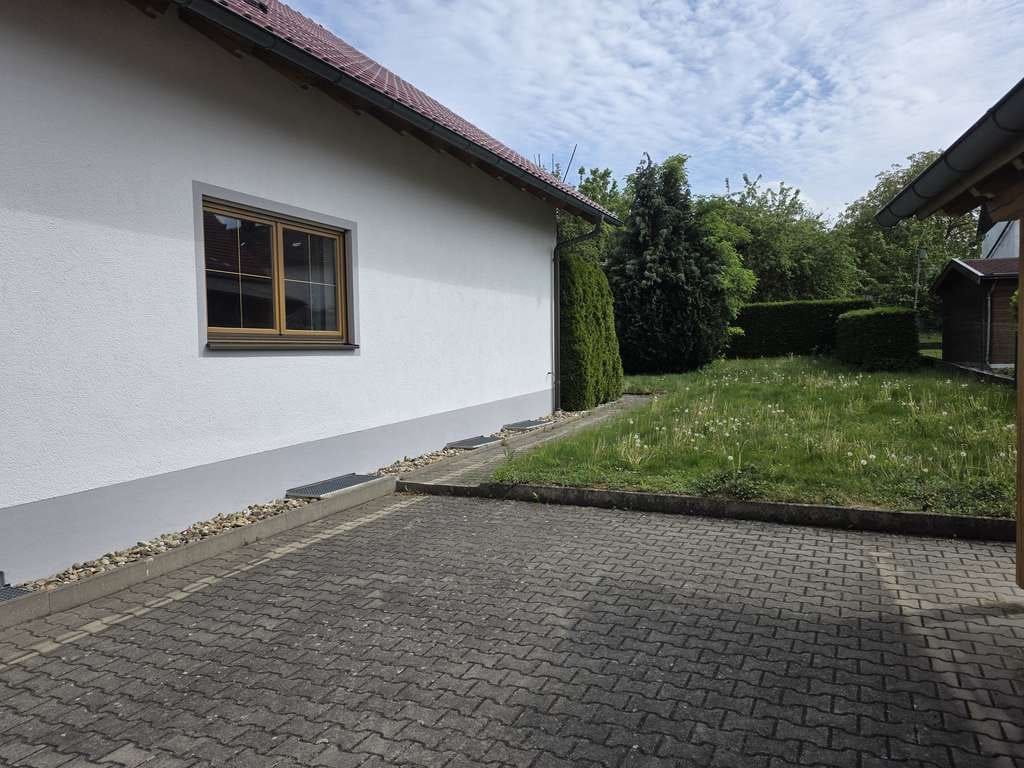 Immobilie in Stammham - Zweifamilienhaus, Doppelgarage, Garten, über 250qm Nutzfläche, Bj. 1999 - Bild 1