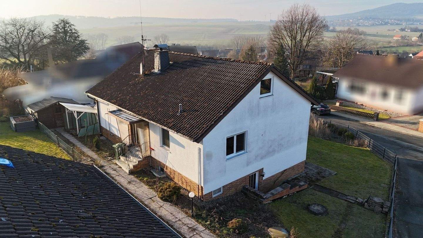 Immobilie in Schauenburg - Großzügiges Ein- bis Zweifamilienhaus mit Wintergarten in Schauenburg-Breitenbach - Bild 2