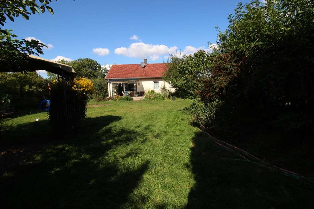 Immobilie in Rüdnitz - Familienbungalow mit großem Naturgarten und Raum für Mensch & Tier! - Bild 1