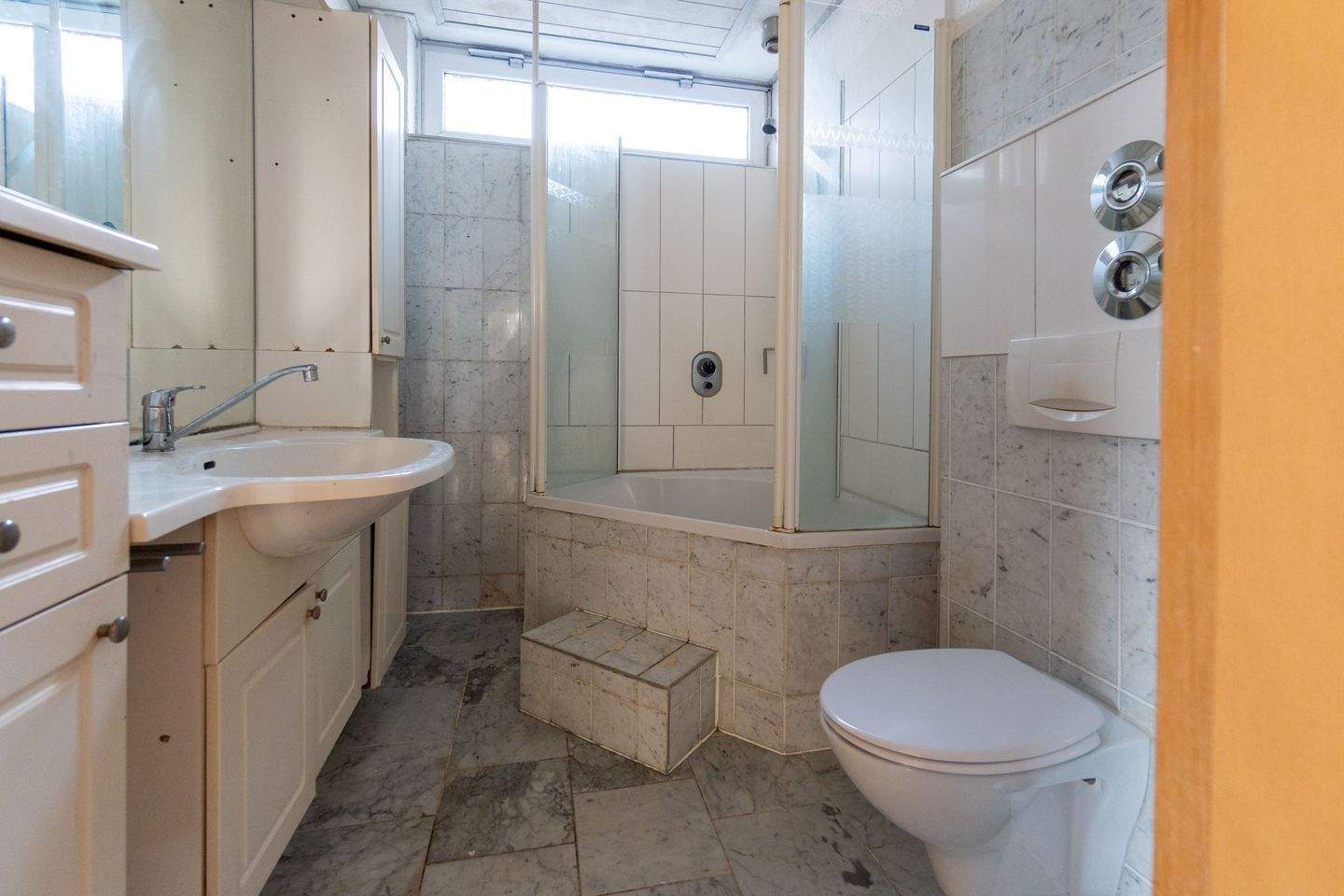 Immobilie in Sarstedt - Lichtdurchflutete 4-Zimmer-Wohnung mit Loggia und Blick ins Grüne - Bild 3
