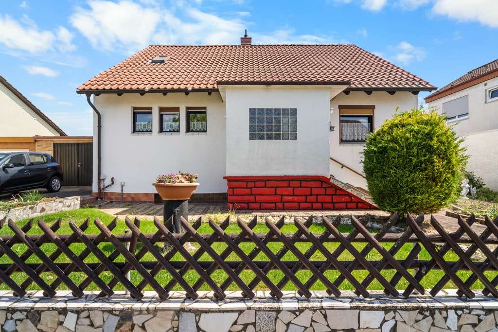 Immobilie in Monsheim - Wohnen wie im Bungalow – freistehend, funktional und bereit für Neues - Bild 0