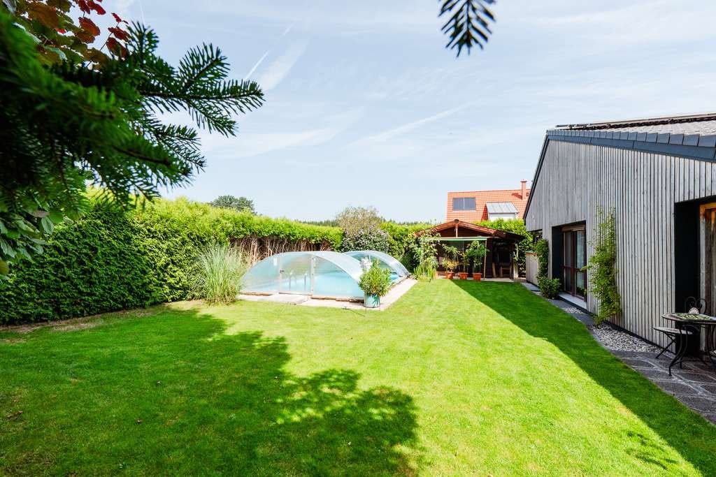 Immobilie in Odelzhausen - Einfamilienhaus - Juwel in Sittenbach (Odelzhausen) mit eingewachsenem Garten und Pool - Bild 0