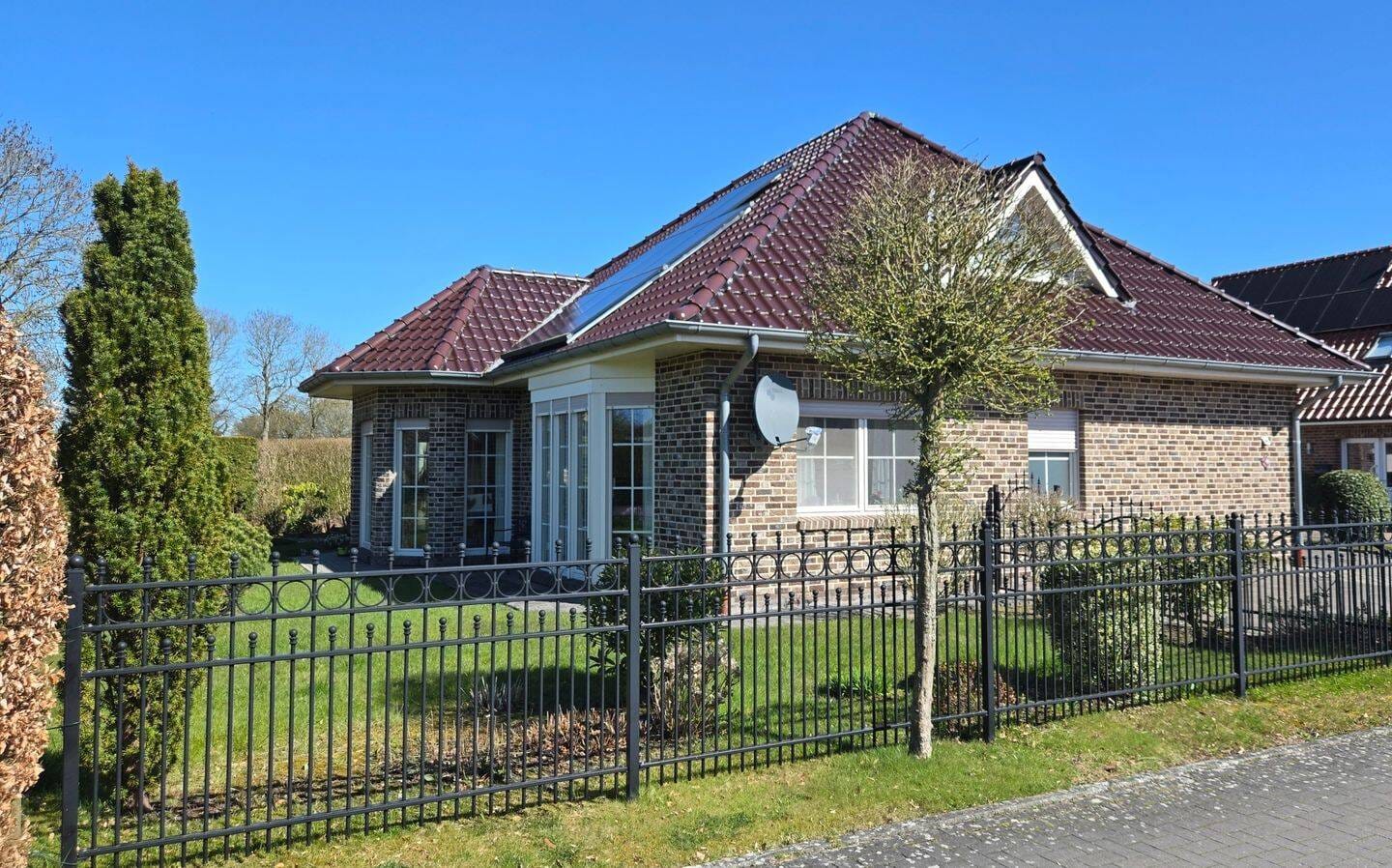 Immobilie in Filsum - Exklusiver Bungalow der Extraklasse mit traumhaftem Gartenblick in Filsum (Landkreis Leer) - Bild 2