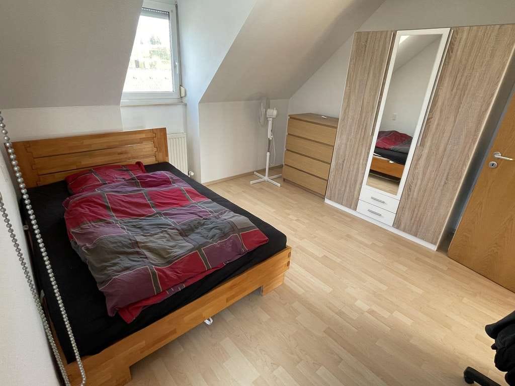 Immobilie in Illerkirchberg - Sonnige 3 Zimmer DG Wohnung mit Balkon, Parkett & TG Stellplatz - zentral und ruhig - Bild 3