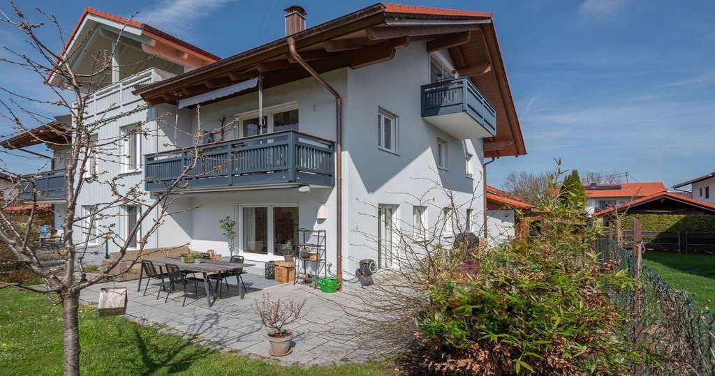 Immobilie in Benediktbeuern - Gartenmaisonette mit Haus-im-Haus-Charakter & Bergblick - Bild 1