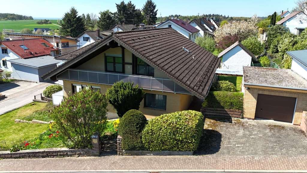 Immobilie in Limbach - Charmantes Einfamilienhaus in idyllischer Naturlage mit Blick ins Grüne - Bild 2