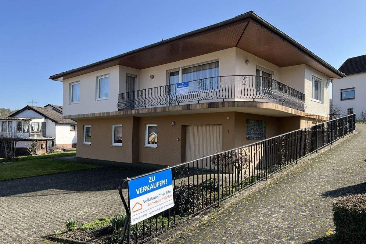 Immobilie in Gerolstein - Einfamilienhaus mit Einliegerwohnung und großem Grundstück in ruhiger Lage von Gerolstein-Lissingen - Bild 0
