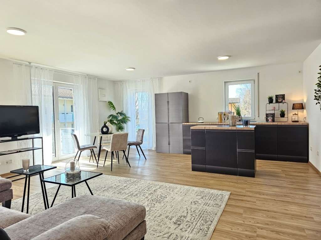 Immobilie in Aidenbach - "Freiheit und Lebenskomfort genießen...Moderne ETW auf 2 Etagen mit Balkon und Terrasse in kleiner Wohnungseigentümergemeinschaft!" - Bild 1