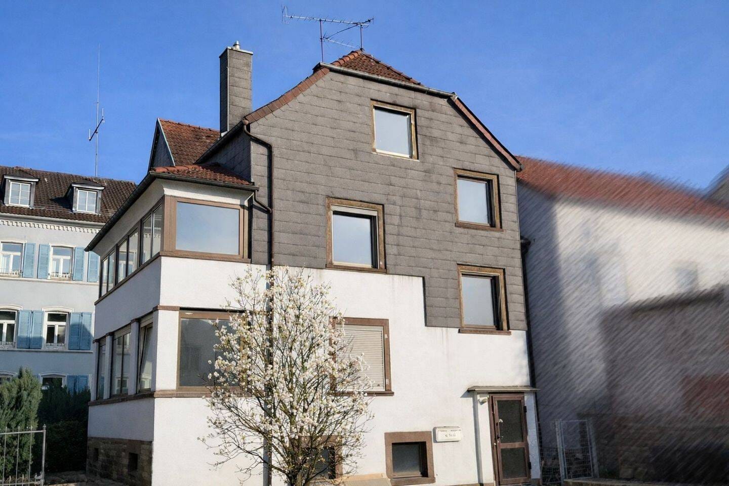 Immobilie in Kusel - Wohn- und Geschäftshaus in zentraler Lage von Kusel - solide vermietete Kapitalanlage mit Entwicklungspotenzial - Bild 1