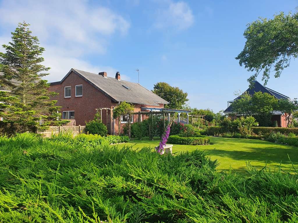 Immobilie in Midlum - Idyllischer ehem. Bauernhof mit toller Gartengestaltung *3 Ferienwohnungen *Pferdestallanlage*Gastro - Bild 2