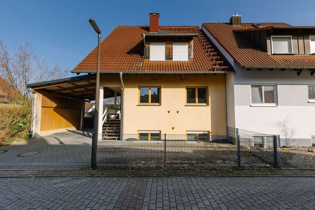 Immobilie in Schwarzach - Bezugsfreies Einfamilienhaus mit vielseitigem Nutzungspotenzial auf 4 Etagen mit Terrasse und Garten - Bild 1