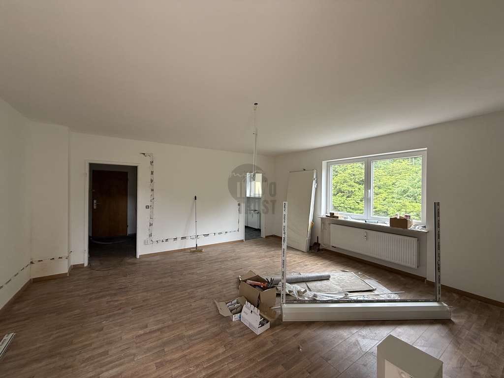 Immobilie in Bad Herrenalb - CHARMANTE WOHNUNG MIT GEPLANTER KERNSANIERUNG, BALKON, STELLPLATZ & AUFZUG! - Bild 1
