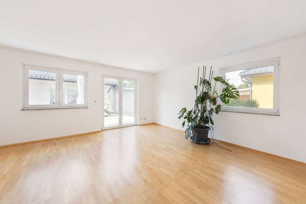 Immobilie in Werneuchen - Mit Sommerhaus! Doppelhaushälfte mit Einbauküche, Fußbodenheizung & ausgebautem Dach in Werneuchen - Bild 3