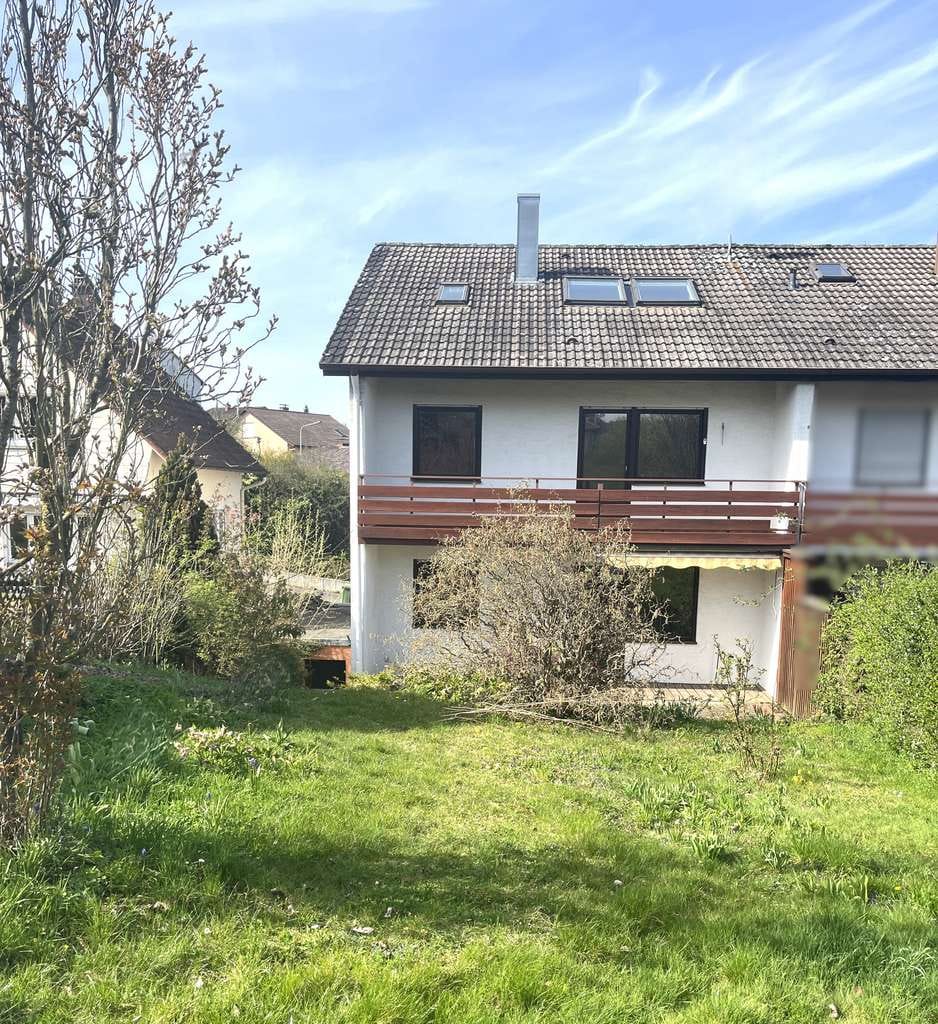 Immobilie in Niefern-Öschelbronn - Platzwunder mit Seltenheitswert: Familien-DHH auf beeindruckendem 670 m² Sonnengrundstück - Bild 0