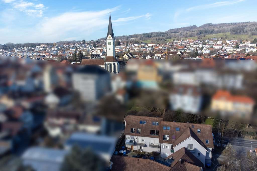 Immobilie in Markdorf - SONNENFÄNGER IN DER CITY! Gepflegte 3-Zimmer-Maisonettewhg. mit Süd-Balkonloggia + TG - Bild 1