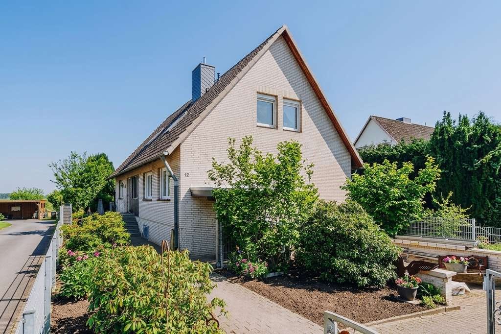 Immobilie in Barnstedt - Großzügiges Einfamilienhaus mit 1.600 m² Grundstück und flexibler Raumaufteilung. - Bild 1
