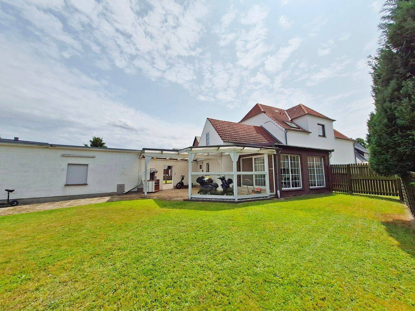 Immobilie in Lübbecke - Attraktives, großes 1-2 Familienhaus mit Wintergarten 
in ruhiger Lage von Lübbecke - Bild 4
