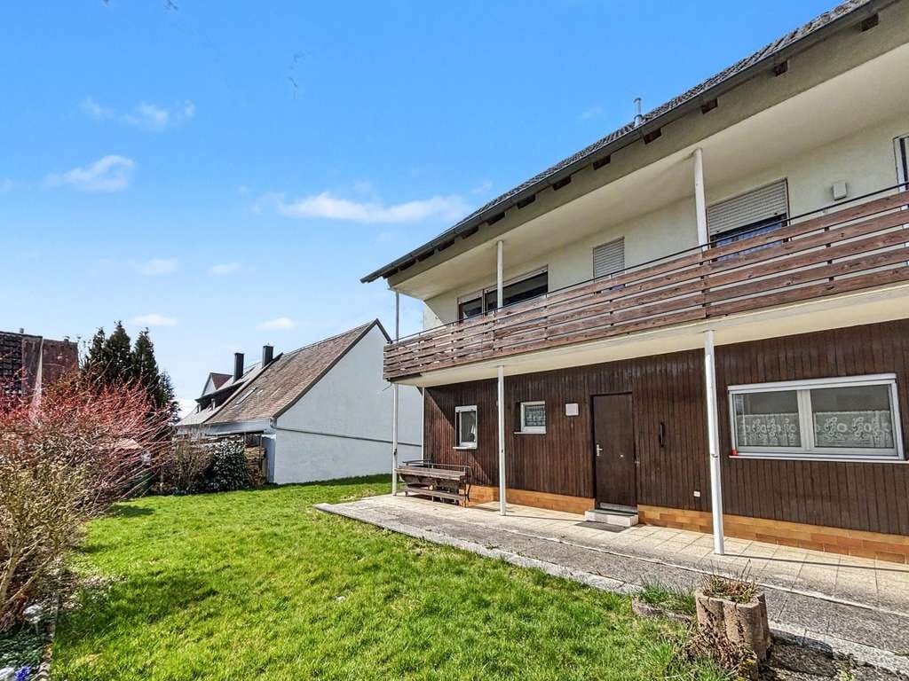 Immobilie in Bechhofen - Großzügiges Zweifamilienhaus mit Potential, Garten und Garage im Zentrum von Bechhofen - Bild 2