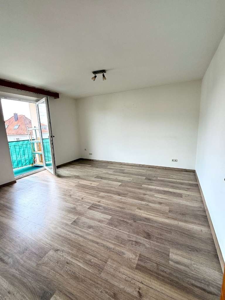Immobilie in Altötting - Lichtdurchflutete 2-Zimmer-Wohnung mit Balkon und Gestaltungsspielraum - Bild 2