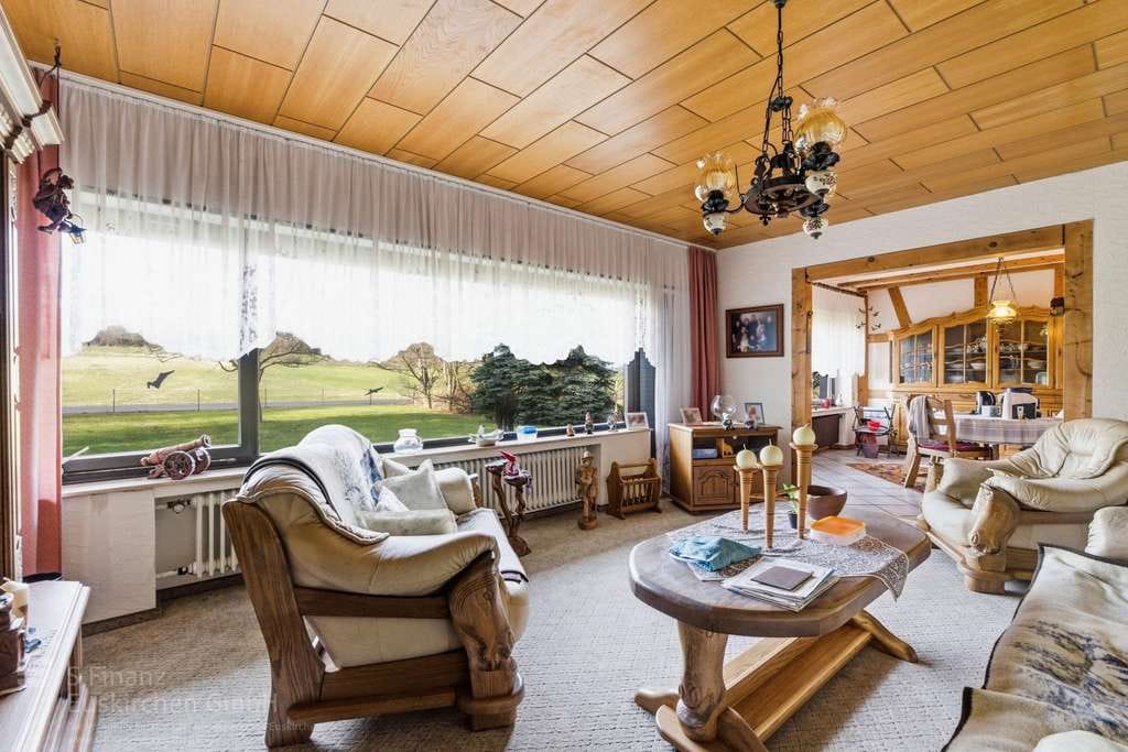Immobilie in Bad Münstereifel - Bad Münstereifel-Langscheid: großzügiges Zweifamilienhaus mit Doppelgarage, Garten und optionalem - Bild 4