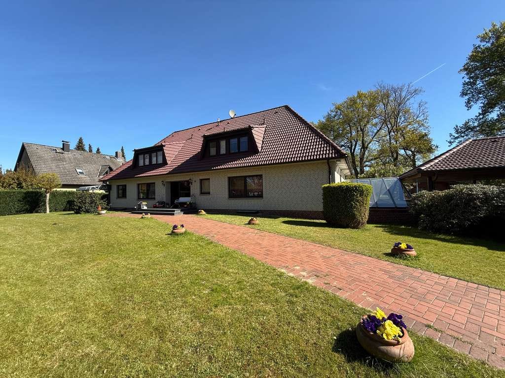 Immobilie in Barum - *** Gepflegtes Dreifamilienhaus mit Schwimmbad, Sauna und großzügigem Grundstück *** - Bild 1