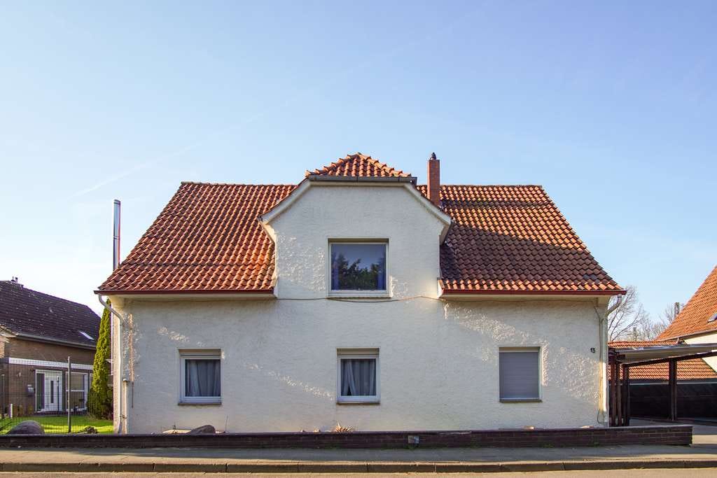 Immobilie in Löhne - Ein- bis Zweifamilienhaus mit Wintergarten, großem Grundstück und vielseitigen Nutzungsmöglichkeiten - Bild 2