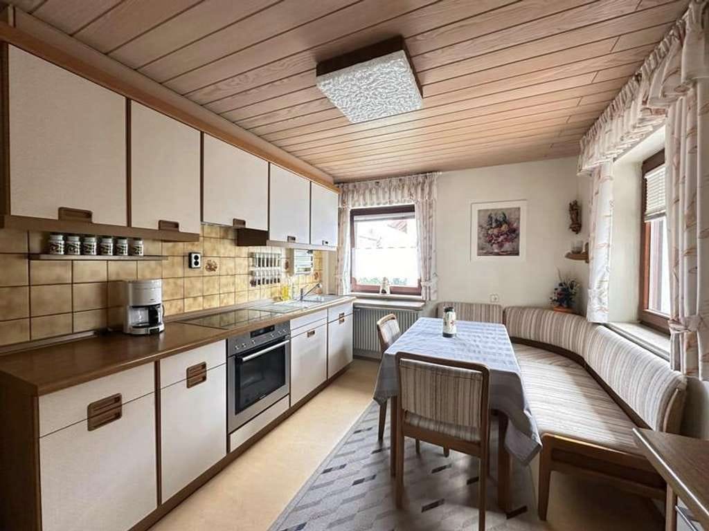 Immobilie in Röthenbach an der Pegnitz - Preiswerte Doppelhaushälfte mit Anbau und Garten – bereit für neue Ideen in Röthenbach a.d.Pegnitz - Bild 1