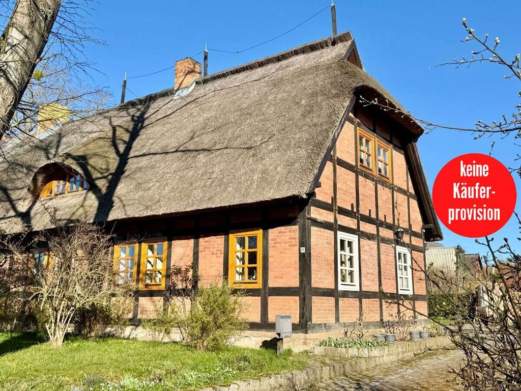 Immobilie in Penzlin - HORN IMMOBILIEN ++ tolles Reetdach-Fachwerkhaus in Alt Rehse bei Neubrandenburg, Denkmalschutz - Bild 0