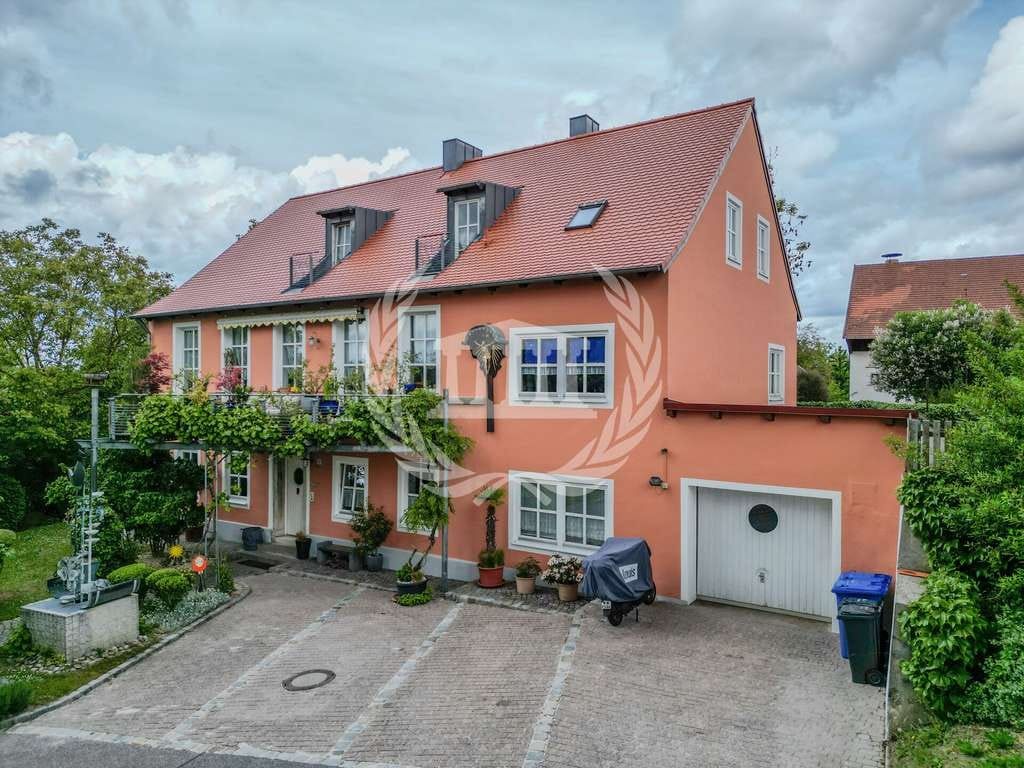 Immobilie in Bad Abbach - Historisches ehemaliges Schulgebäude mit Einliegerwohnung und Wellnessbereich in Bad Abbach-Peising! - Bild 2