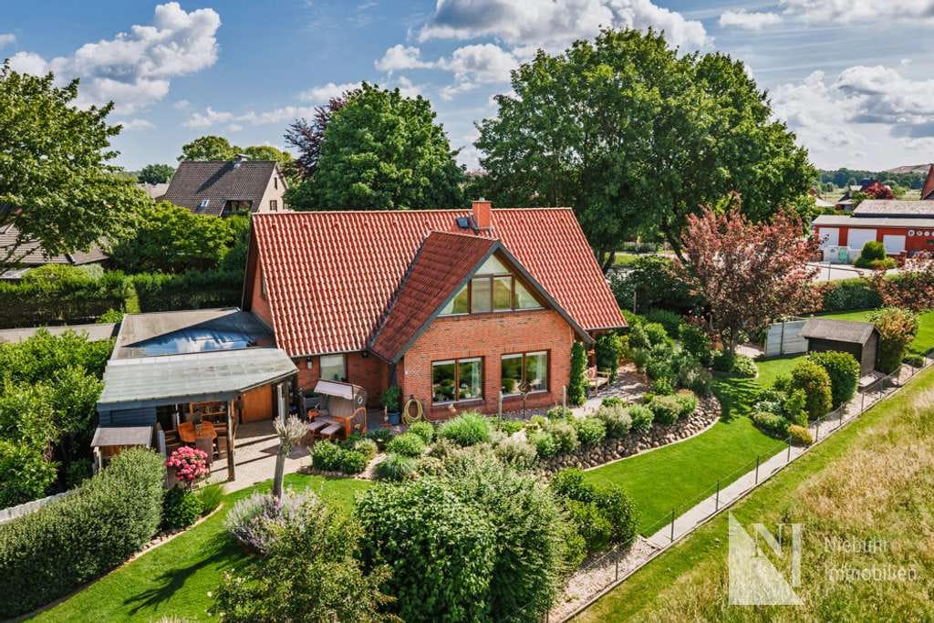 Immobilie in Bardowick - Einziehen und wohlfühlen: Familienfreundliches Haus mit Traumgarten in Bardowick - Bild 1