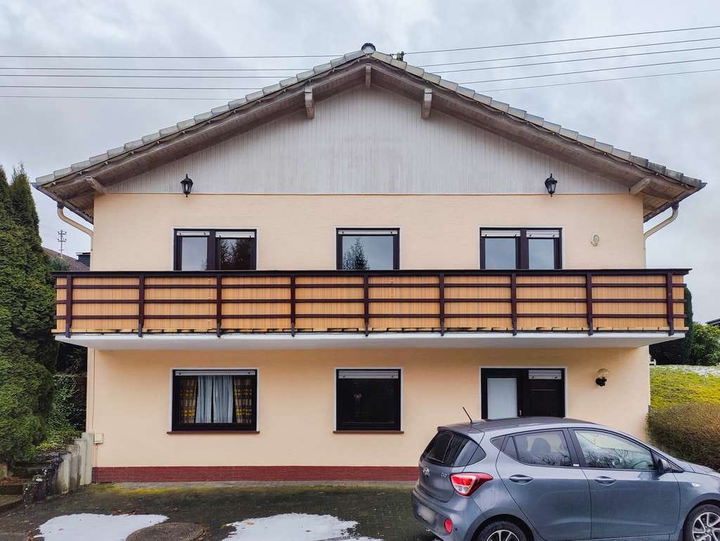 Immobilie in Flammersfeld - Ein-/Zweifamilienhaus in idyllischer Höhenlage mit herrlichem Ausblick! - Bild 2