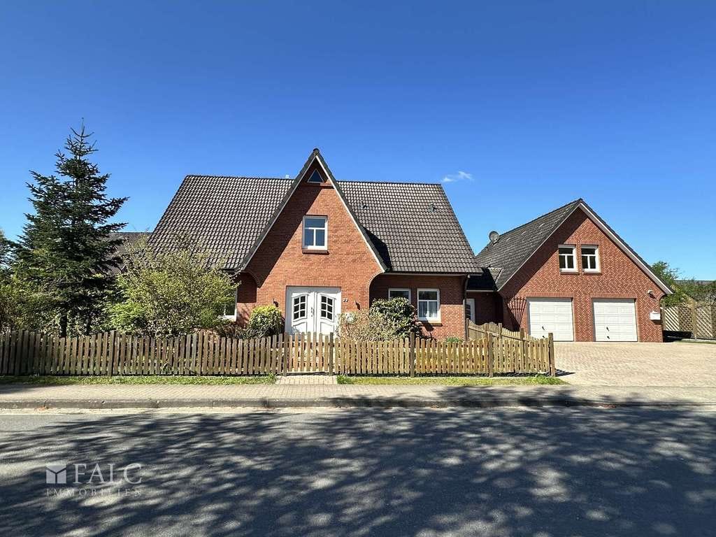 Immobilie in Oldendorf - Top gepflegtes Einfamilienhaus mit Einliegerwohnung und Praxis in schöner Lage von Oldendorf - Bild 1