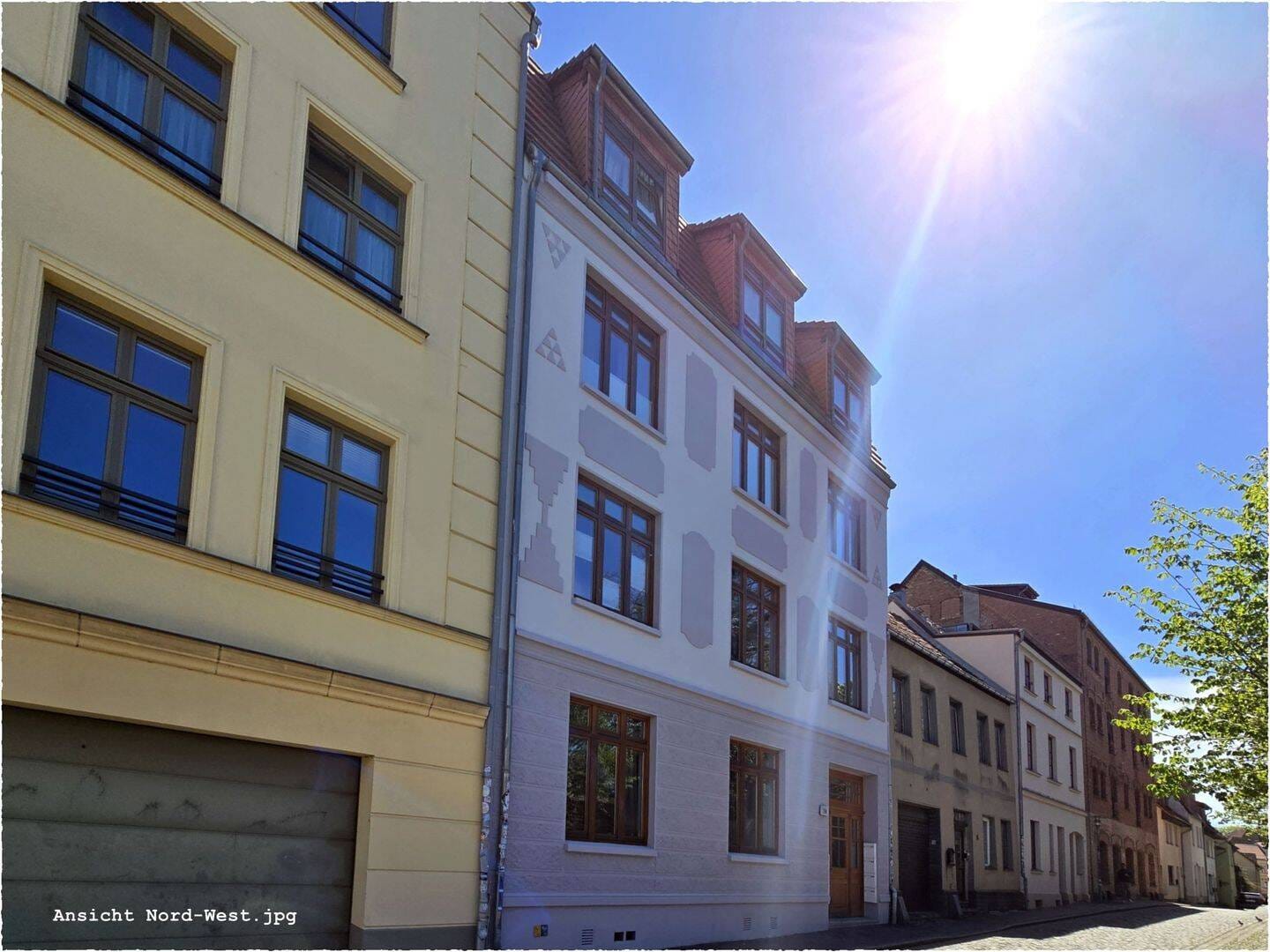 Immobilie in Güstrow - BUSCH-IMMOBILIEN ~ Altbau-Investment in Güstrow | Nachhaltig vermietet & technisch modernisiert! - Bild 1