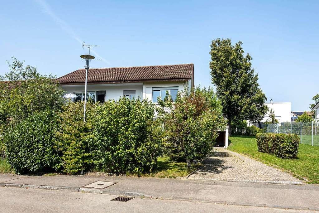 Immobilie in Gottmadingen - 4-Zimmer-Wohnung mit Balkon, Garage, Stellplatz & Garten in Gottmadingen - Bild 2