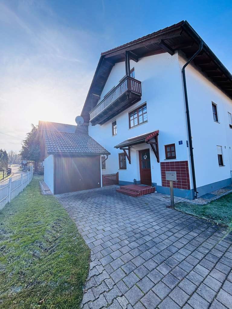 Immobilie in Reisbach - Doppelhaushälfte in Reisbach + ruhige Wohngegend + Anliegerstraße - Bild 0